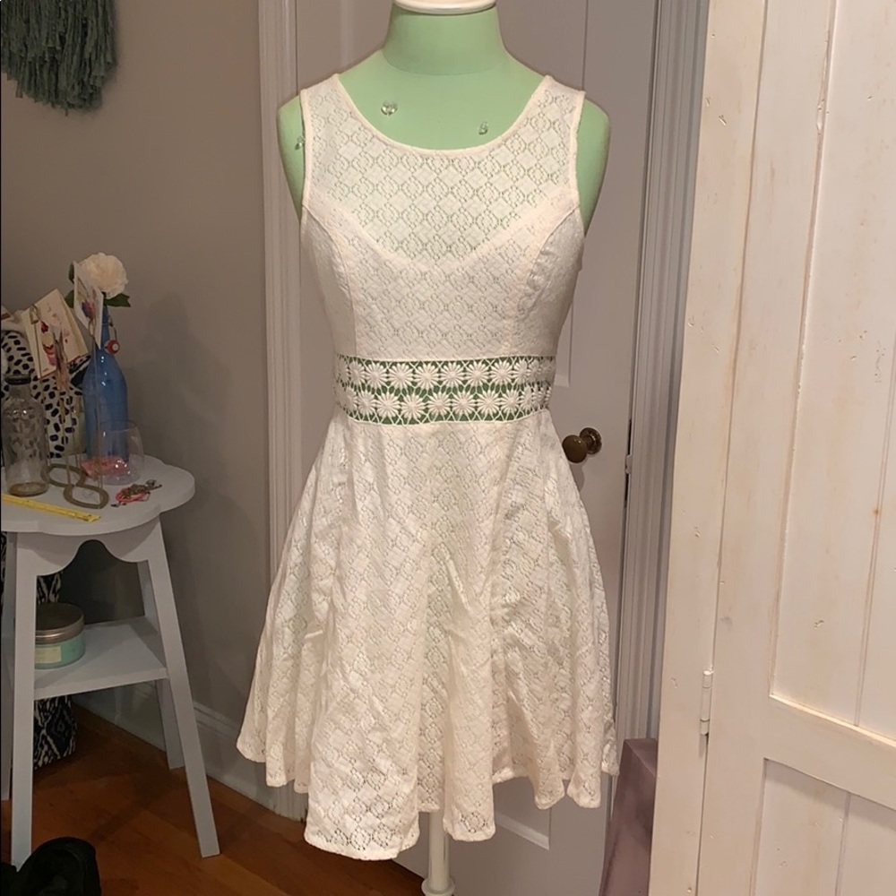 Fit and flare detailed white crochet sun dress